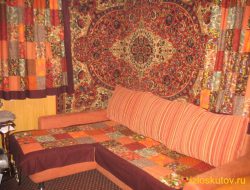 Лоскутный комплект покрывало на диван, подушки и шторы “Сандал” №60
