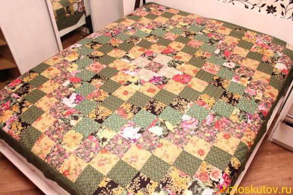 Лоскутное одеяло / покрывало "Цветы и трава" № 509