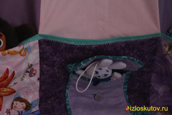 Настенное панно с карманами для игрушек "Сундучок" № 309